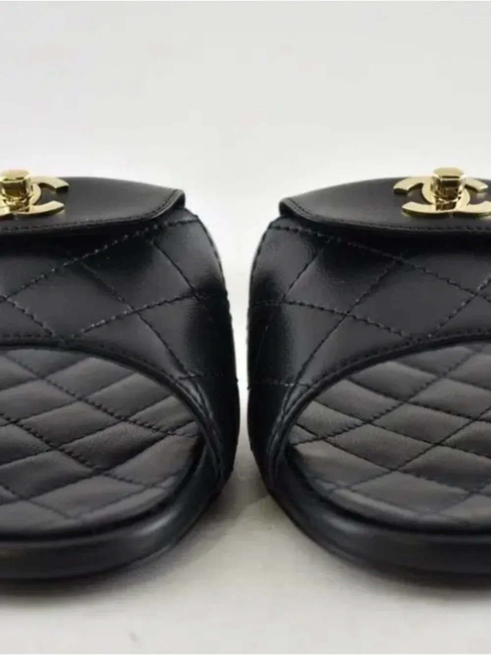 CHANEL classic quilted